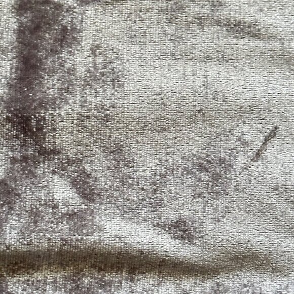 Marlo Lorenz THRO Plush Throw Blanket Gray Rosette Design Velvety Soft 42 x 58 - Picture 8 of 10